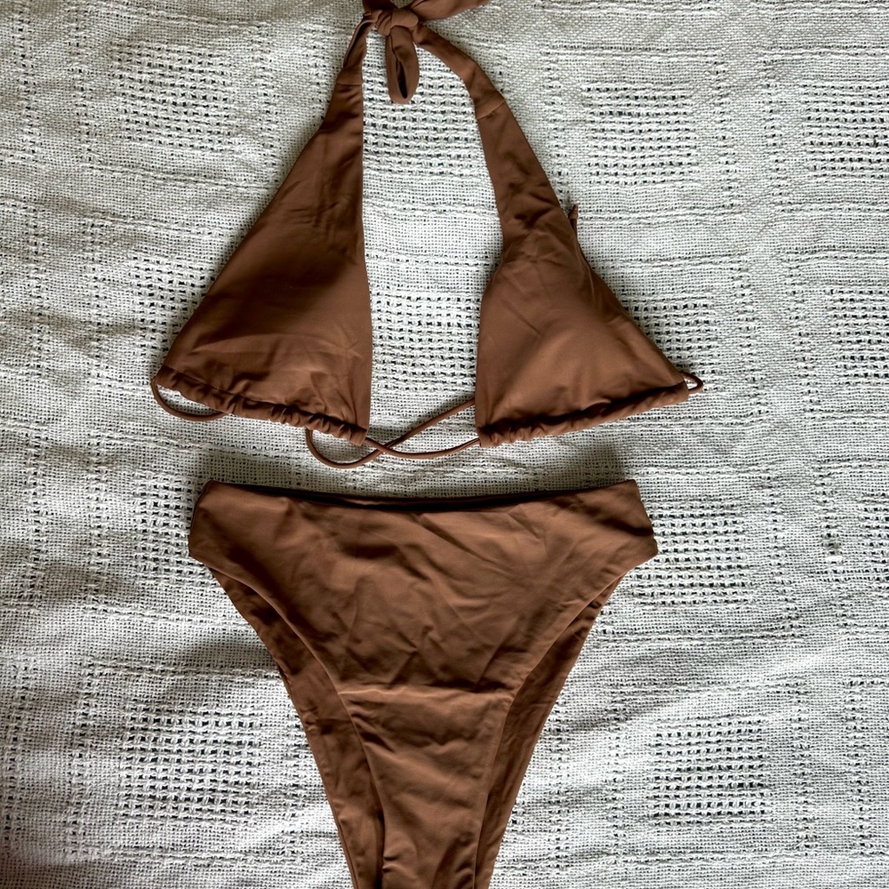 SOLD No brand bikini 
Never used 
High waisted 
Size: S 
Offers accepted